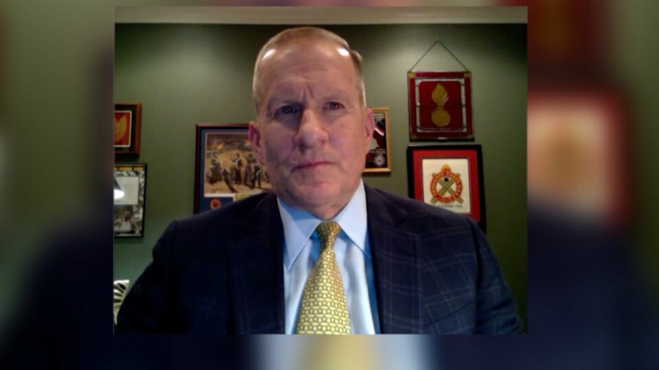 'I'm very uncomfortable talking like this': Retired general speaks out about op-ed