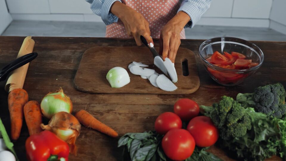 A study shows that eating more flavonoids — the antioxidants found in many vegetables, fruits, tea and wine — may slow your rate of memory loss