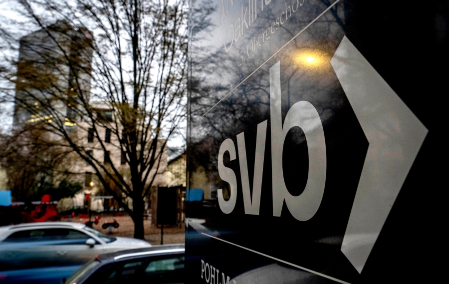 US and UK authorities are working to prevent wider financial chaos after Friday’s crisis — the biggest failure of a US bank since 2008